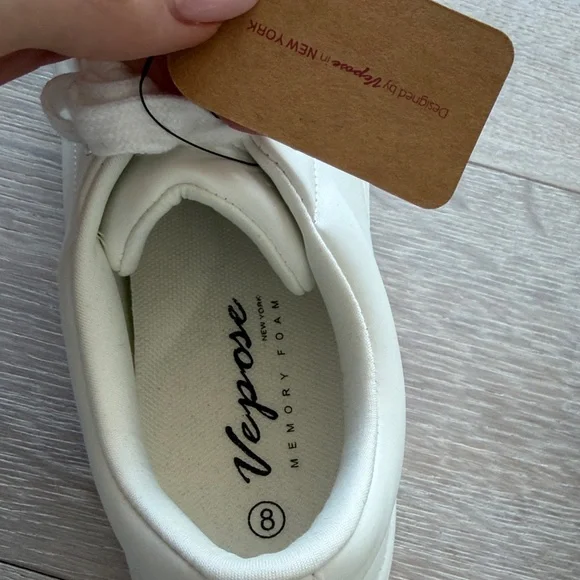 Vepose Women's Classic White Sneakers - Picture 2 of 8
